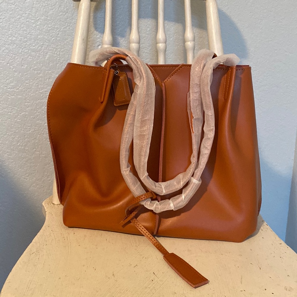 New Maison De Beaute leather shoulder tote